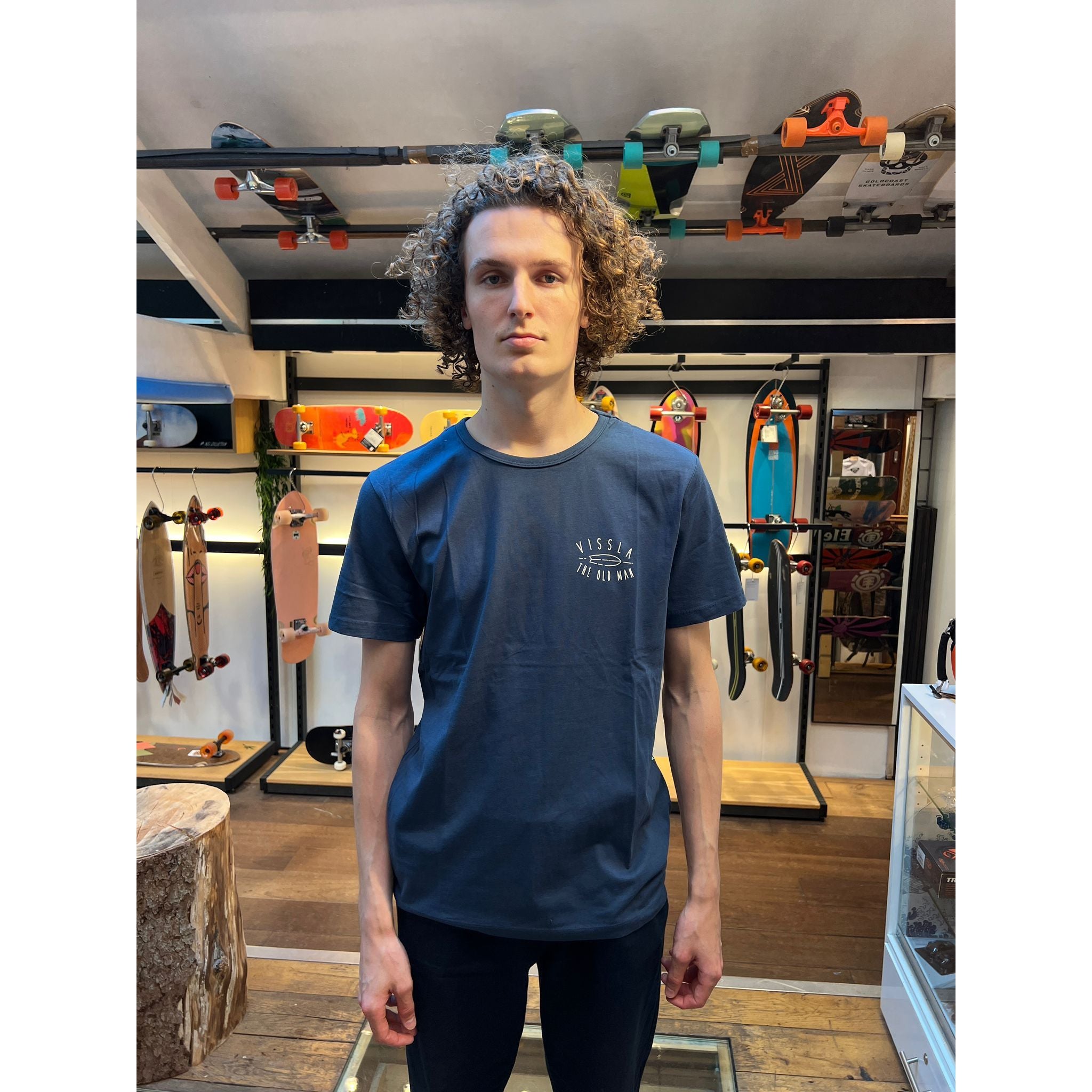 VISSLA X THE OLD MAN T-SHIRT - DARK DENIM