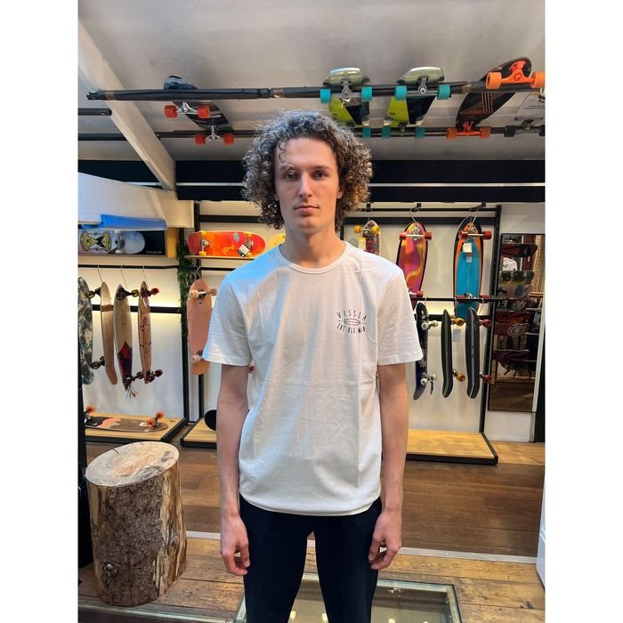 VISSLA X THE OLD MAN T-SHIRT – WEISS