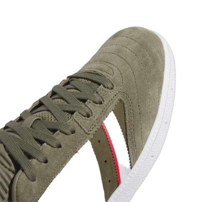 ADIDAS BUSENITZ X DAN MANCINA SCHOENEN - OLIVE STRATA/RED/CLOUD WHITE