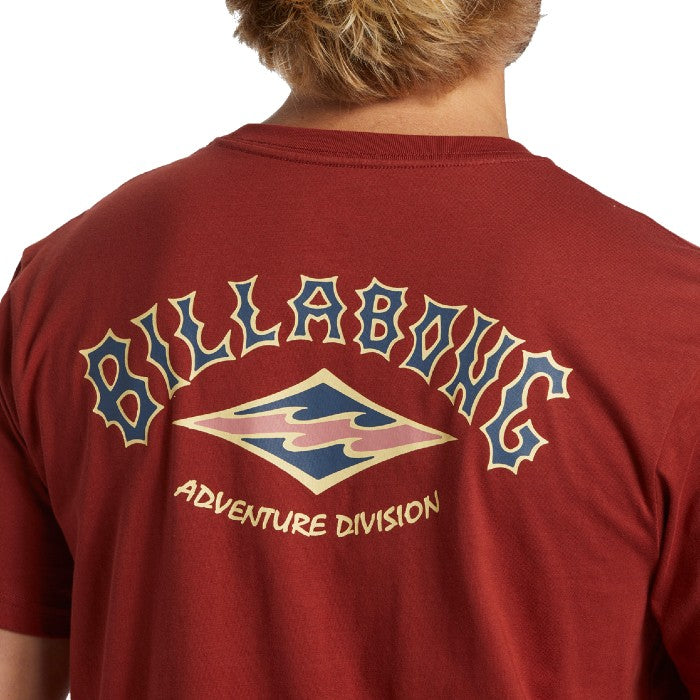 ADVENTURE DIVISION ARCH T-SHIRT SANGRIA