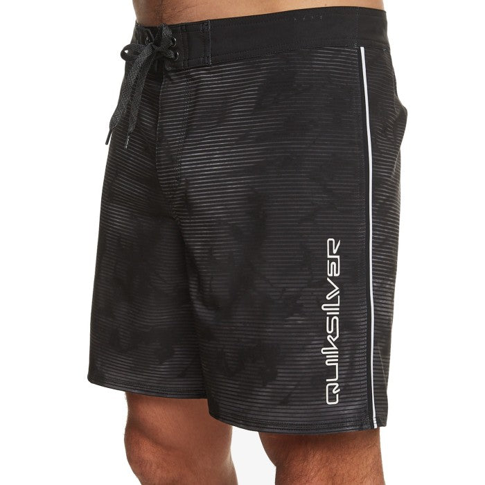 QUIKSILVER SURFSILK MASSIVE 17" BOARDSHORT - BLACK