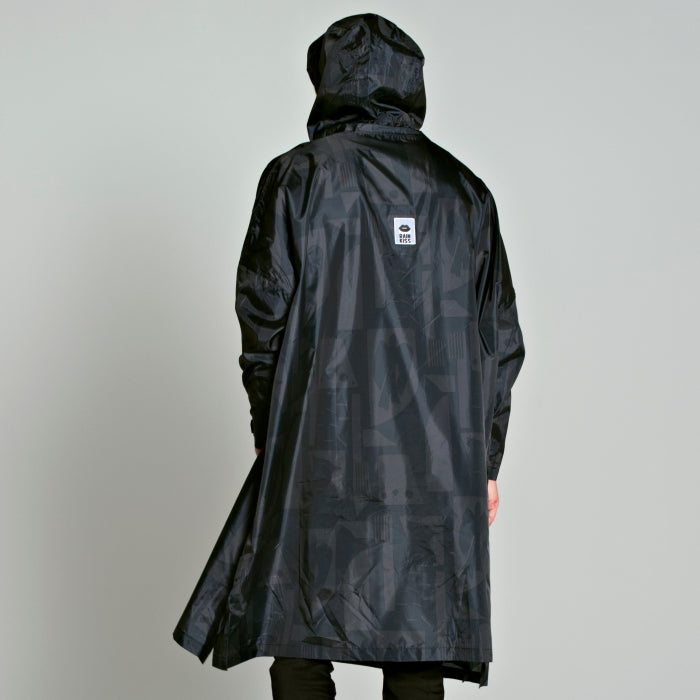 RAINKISS BACK TO BLACK ART CAMO REGENPONCHO BLACK