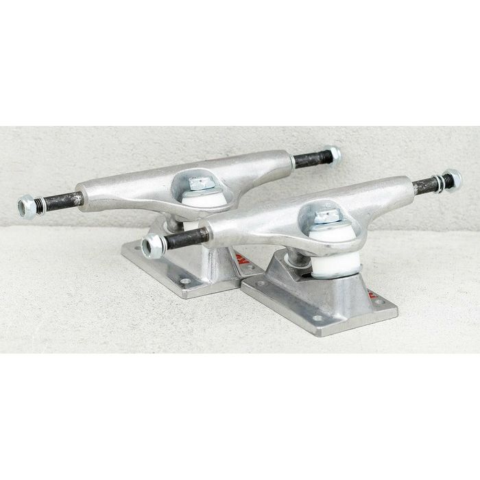 RUCKUS LOW SILVER (PAIR) 5.25 SKATEBOARD TRUCKS - SILVER