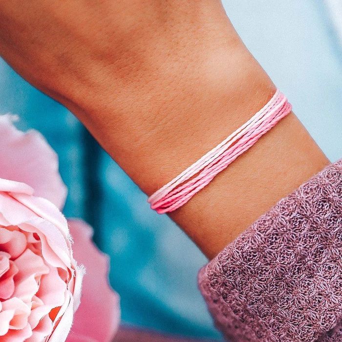 PURA VIDA CHARITY BOARDING 4 BREAST CANCER ARMBAND