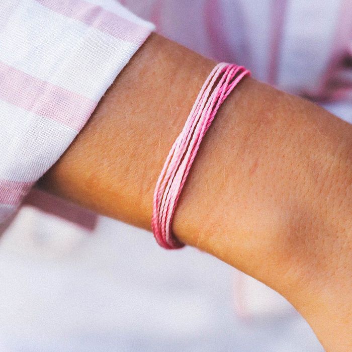 PURA VIDA CHARITY BOARDING 4 BREAST CANCER ARMBAND