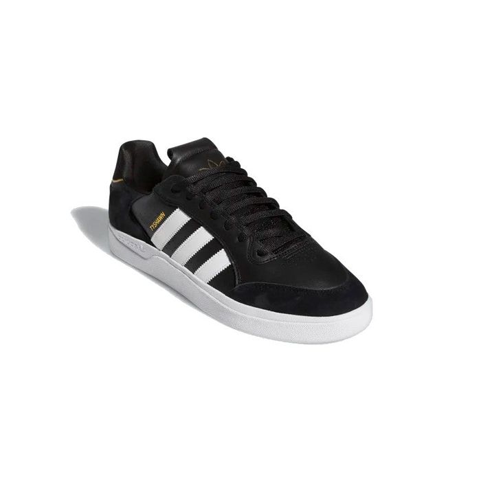 ADIDAS TYSHAWN LOW SCHOENEN - CORE/BLACK/CLOUD WHITE/GOLD METALLIC