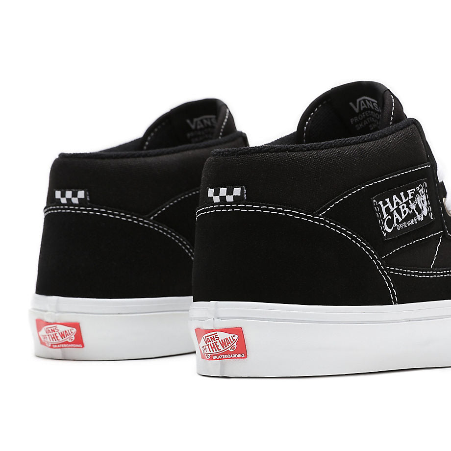 VANS HALF CAB SKATE SCHOENEN - BLACK/WHITE