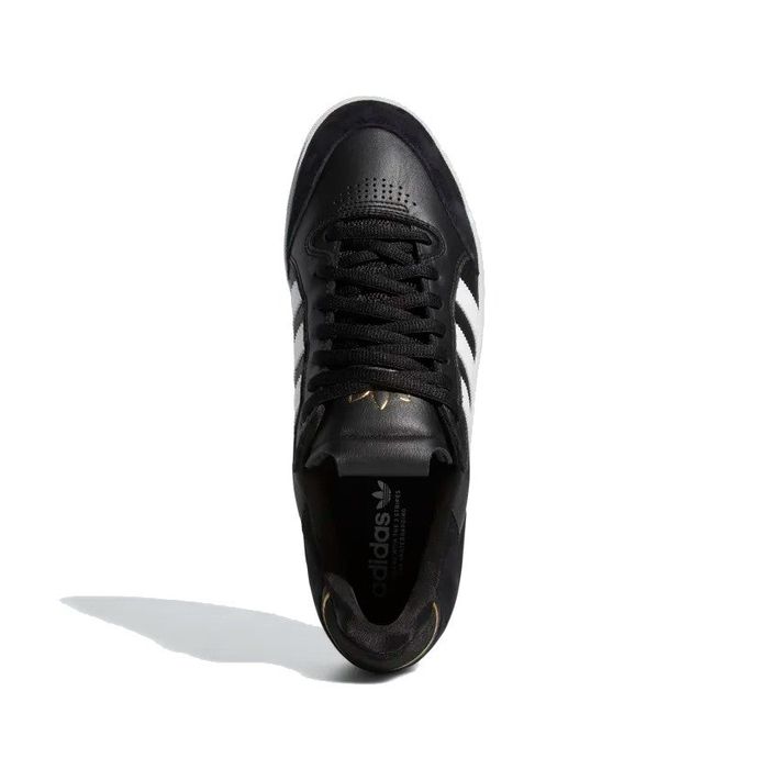 ADIDAS TYSHAWN LOW SCHOENEN - CORE/BLACK/CLOUD WHITE/GOLD METALLIC